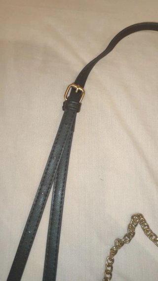 Bolso marrón con dos cadenas