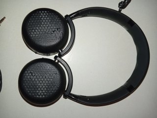 Cascos AKG Y500 Bluetooth Negros y Plateados