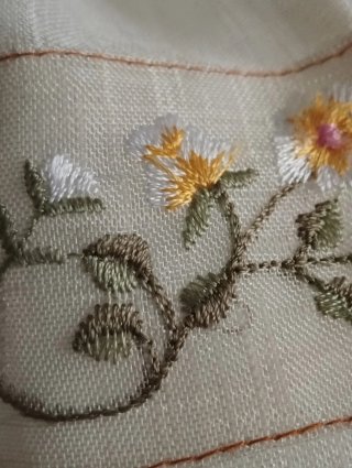 Bolsita de tela bordada flores