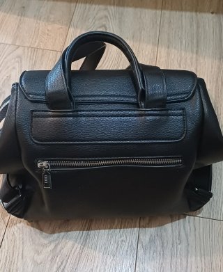 Mochila Negra Cuero Sintético