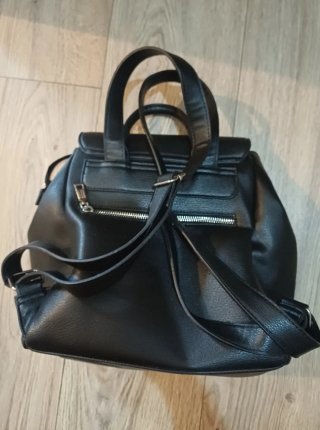 Mochila Negra Cuero Sintético