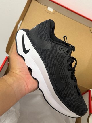Zapatillas Nike Motiva Negras y Blancas talla 39