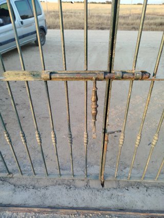 Cancelas de hierro macizo (2 hojas)