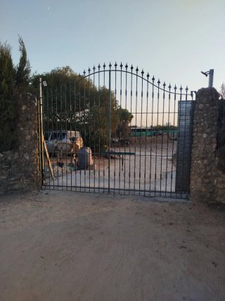 Cancelas de hierro macizo (2 hojas)