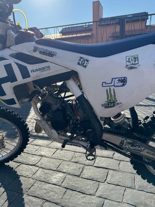 Husqvarna TC 85 Motocross Blanca y Amarilla