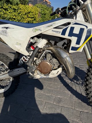 Husqvarna TC 85 Motocross Blanca y Amarilla