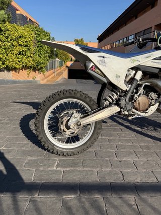 Husqvarna TC 85 Motocross Blanca y Amarilla