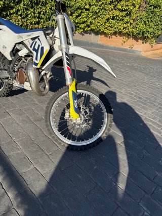 Husqvarna TC 85 Motocross Blanca y Amarilla