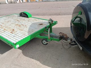 Remolque plataforma verde