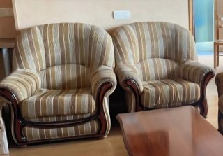 2 Butacas de tela y madera