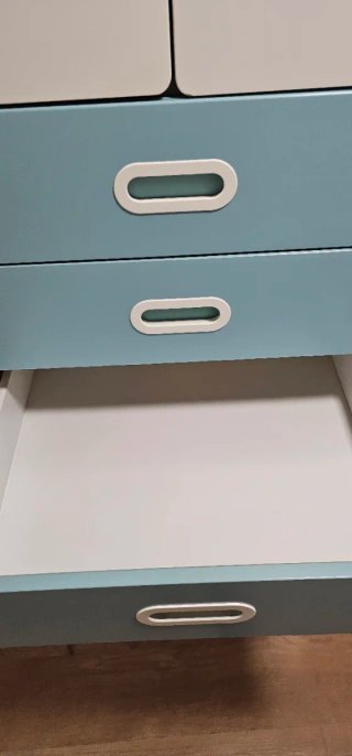 Armario infantil Ikea. Se vende montado.