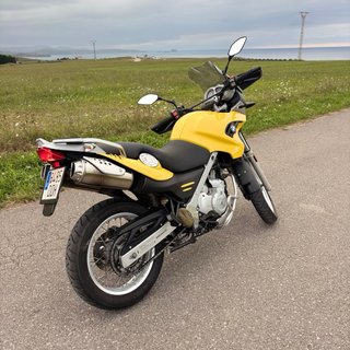 BMW F650GS en un estado de colección