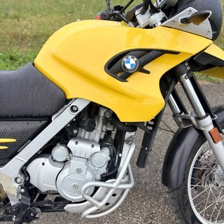 BMW F650GS en un estado de colección