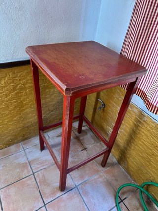 Juego de 4 taburetes altos de madera