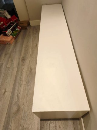 Mueble TV blanco puertas madera "BESTA"