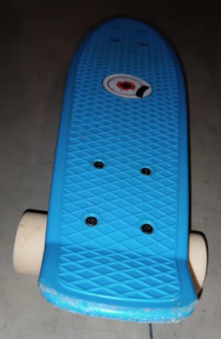Skateboard azzurro Play 500 per bambini