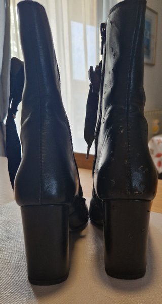 Stivaletti neri in pelle stile Dark