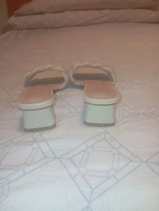 Zapatos blancos tacón trenzado