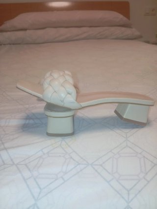 Zapatos blancos tacón trenzado