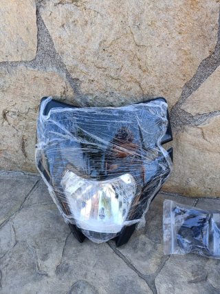 Faro de moto negro