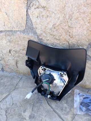 Faro de moto negro