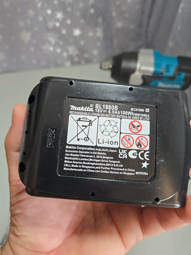 Llave de impacto tipo Makita 1000Nm + Batería 6.0A