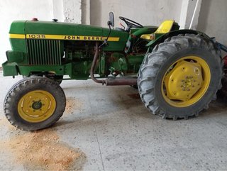 Tractor John Deere 1035 con fresa y cultivador