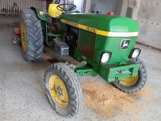 Tractor John Deere 1035 con fresa y cultivador