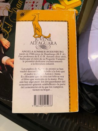 Libro El pequeño vampiro en peligro de Angela Somm