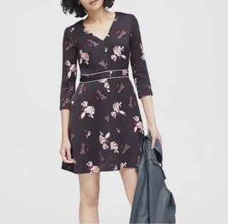 Vestido Banana Republic floral gris y rosa T0