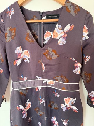 Vestido Banana Republic floral gris y rosa T0