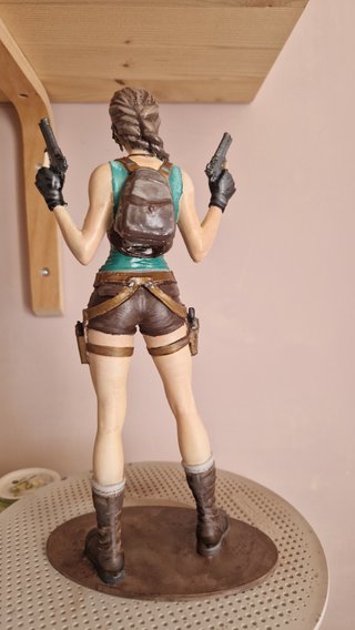 Lara Croft Tomb Raider dipinta a mano