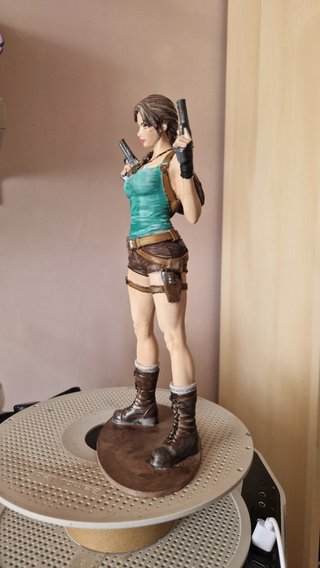 Lara Croft Tomb Raider dipinta a mano