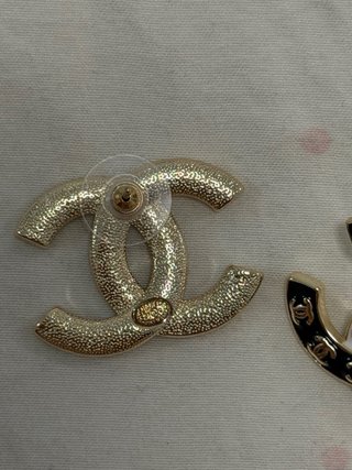 Pendientes Chanel CC Blanco y Negro