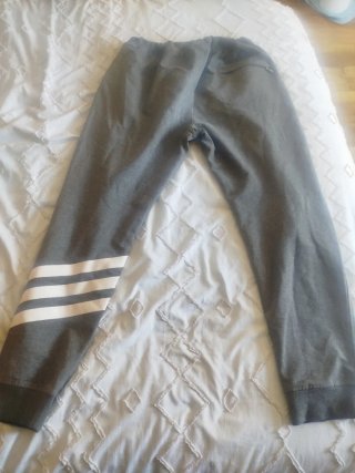 Pantalón deportivo Adidas gris