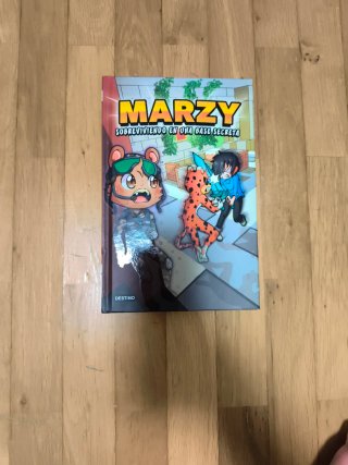 Lote de libros del YouTuber Marzy