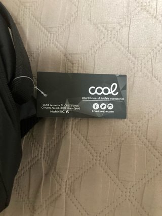 Mochila Cool negra con hueco portátil