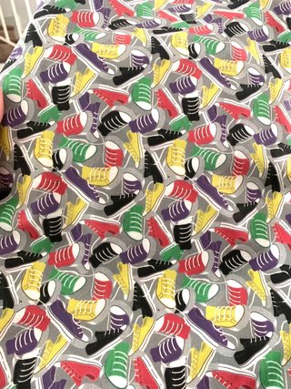 Tela con estampado de zapatillas