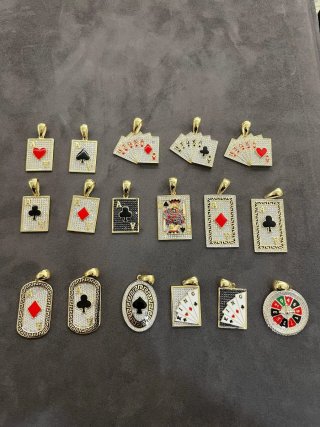 Collar con colgante de ruleta de casino