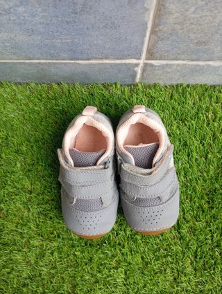 Zapatillas grises T. 20