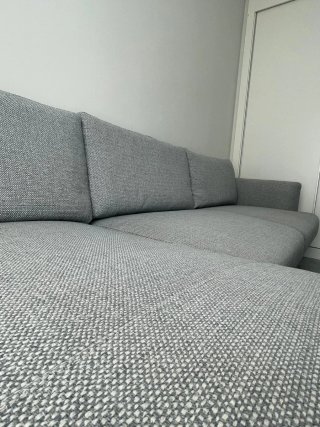 Sofá esquinero gris tela