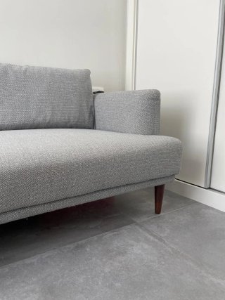 Sofá esquinero gris tela