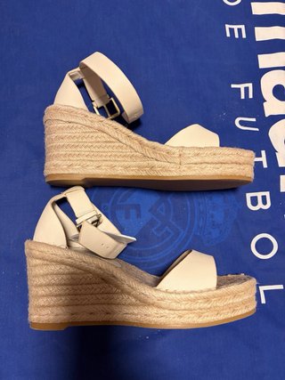 Sandalias cuña Mango Beige
