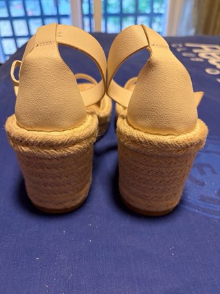 Sandalias cuña Mango Beige