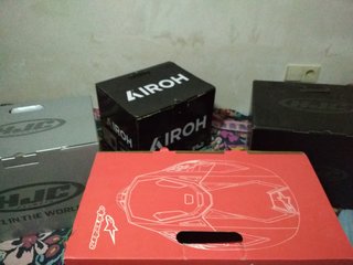 Cajas de Casco Moto HJC, Alpinestars, Airoh