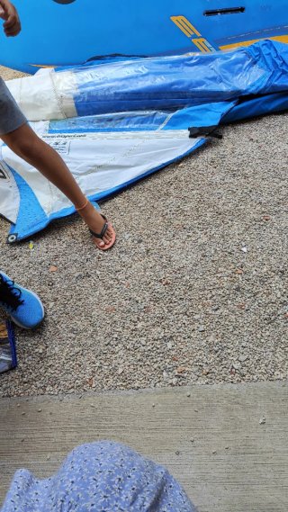 Tabla windsurf con vela y funda