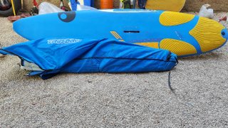 Tabla windsurf con vela y funda