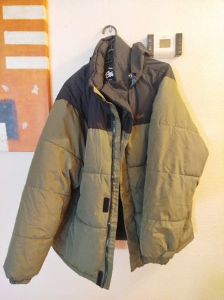 Chaqueta acolchada verde y negra