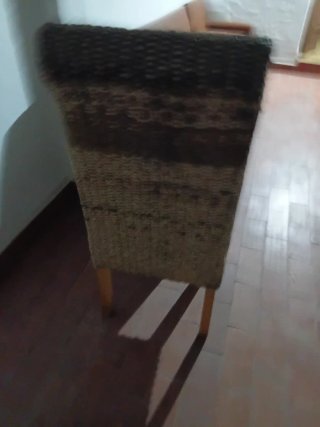 Sillas antiguas de mimbre y madera