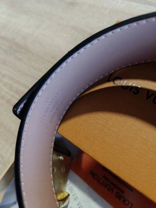 Cinturón LV Negro Hebilla Dorada Talla 40/100